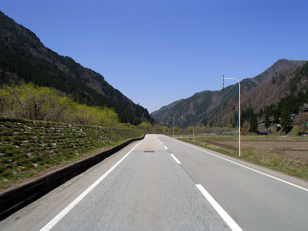 富山方面へ向かう国道４７１号線